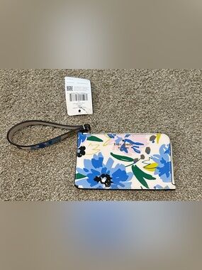 NWT Kate Spade Lucy Wrislet in Festival Floral Blue